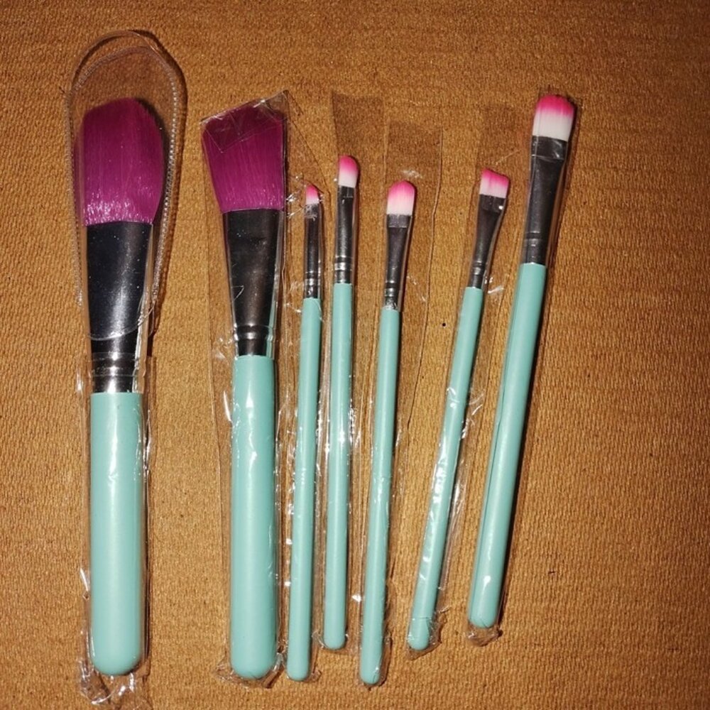Set Of 6 Mint Green & Pink Makeup Brushes With Synthetic Bristles-NEW